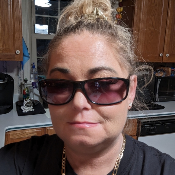 EUC BCBG Maxazria Maya sunglasses. As is condition. See images. - Picture 5 of 5